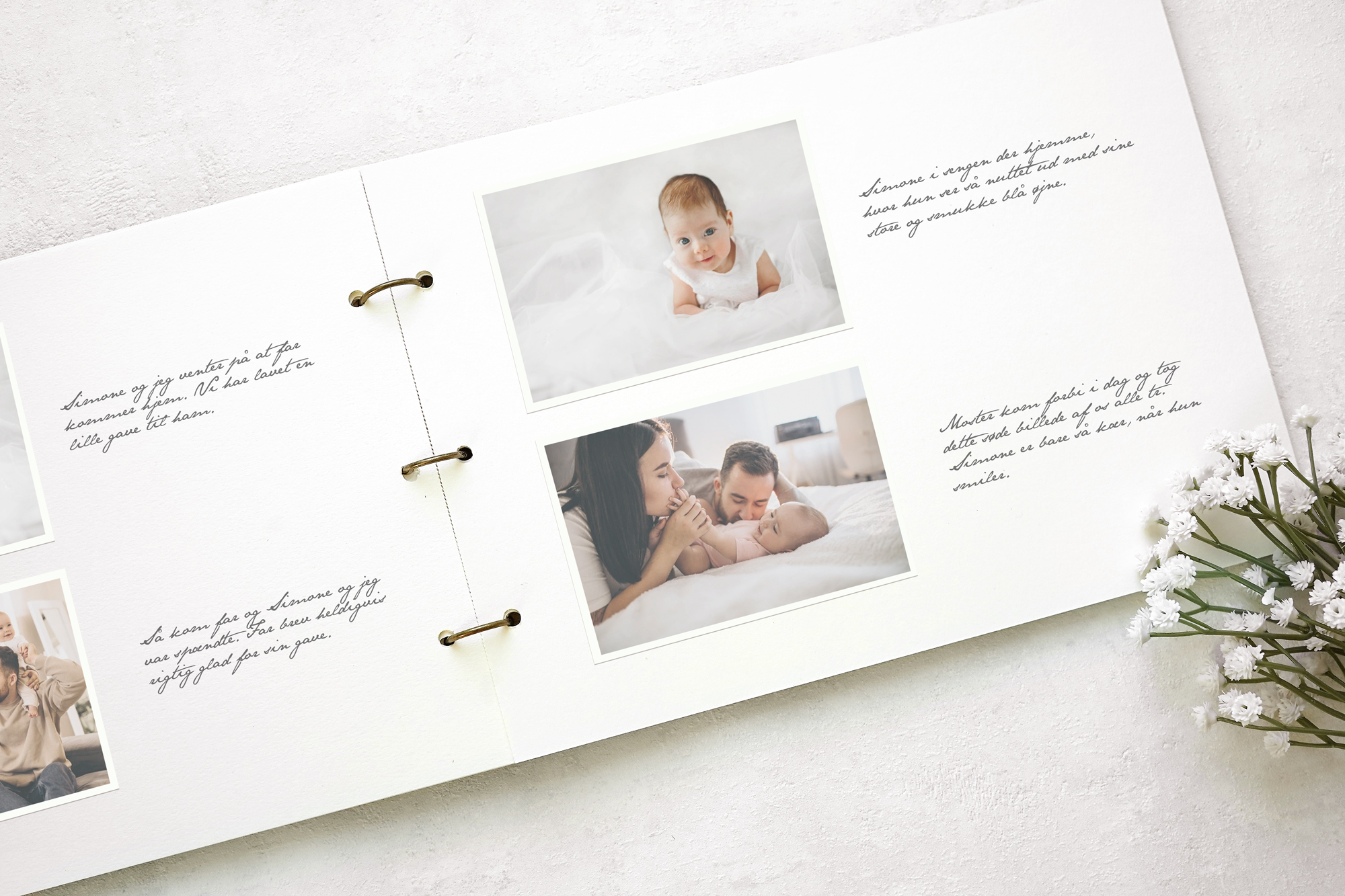 Redaktør Krønike Bløde fødder Baby fotoalbum i træ, Serif › Gaver til børn › Fotoalbum · LUMEN