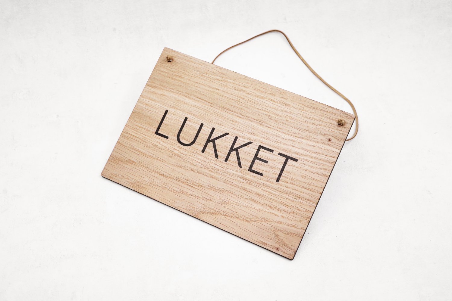 A5 Butikskilt i træ, Åben / Lukket